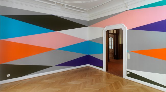 Lothar G&ouml;tz: Zimmer f&uuml;r Bernhard Landauer – Spielzimmer, vinyl on wall, dimensions variable, 2011, Galerie der Stadt Remscheid, photo: Achim Kukullies, D&uuml;sseldorf