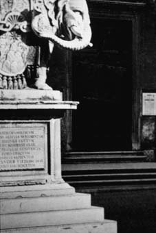 Sharon Kivland 'Piazza della Minerva'
