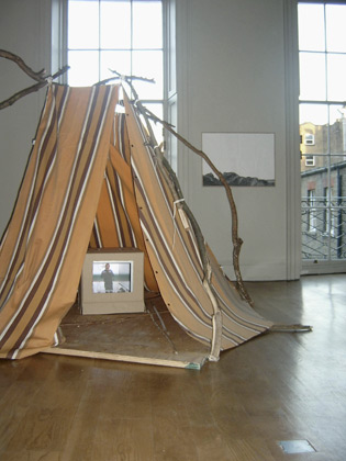 Ausland – Jan Peters (video in tent), Martina Schmid (folded drawing)